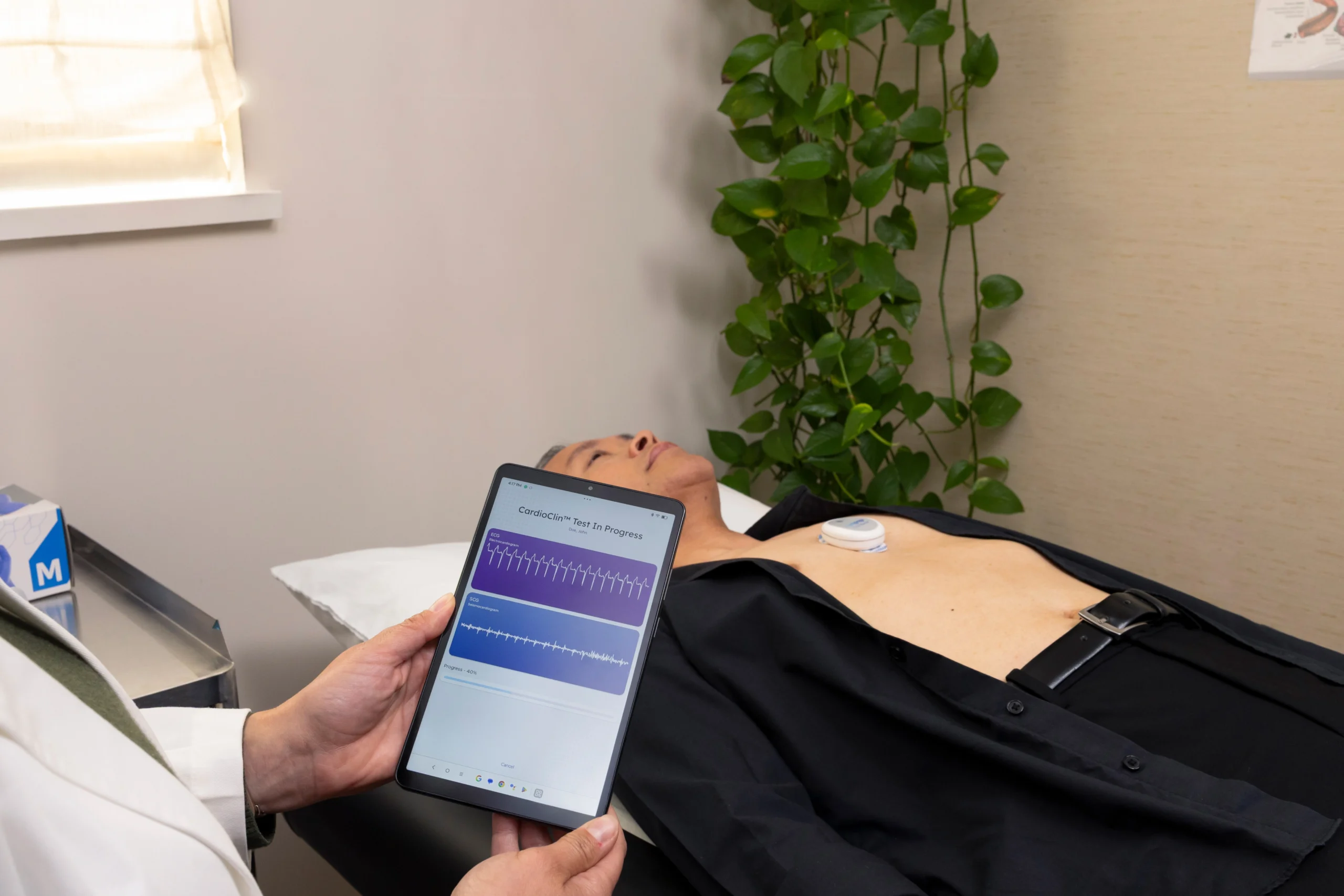 CardioClin test in progress showing ECG and SCG signals on a tablet